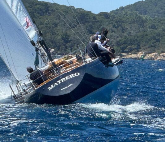 EL VELERO “MATRERO” CONQUISTÓ PORQUEROLLES Y SUMÓ OTRO ÉXITO EN LA VELA CLÁSICA INTERNACIONAL.