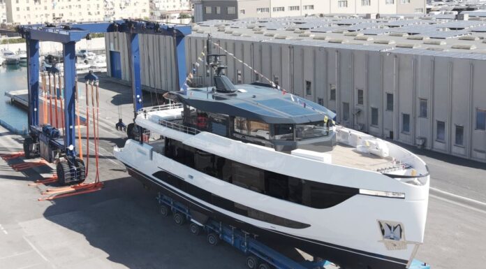 ARCADIA A96: BOTADO EL CUARTO YATE