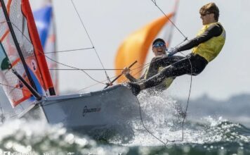 HISTÓRICO PODIO ARGENTINO EN EL MUNDIAL DE 29ER: FÉLIX LLAURÓ Y LUCAS COZAR, TERCEROS DEL MUNDO
