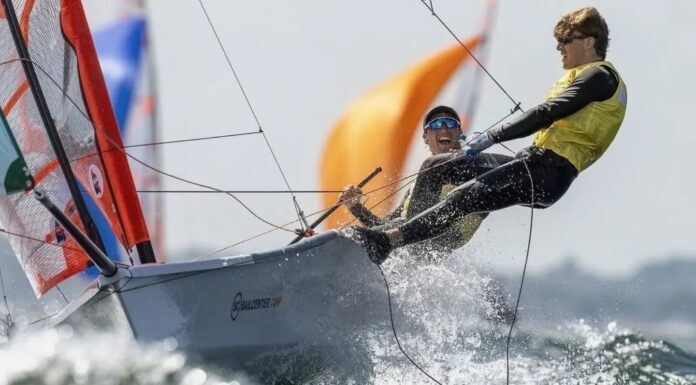 HISTÓRICO PODIO ARGENTINO EN EL MUNDIAL DE 29ER: FÉLIX LLAURÓ Y LUCAS COZAR, TERCEROS DEL MUNDO