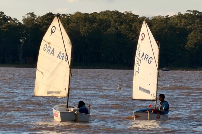 Escuela de Vela Concordia Yacht Club - Foto Diario Uruguay