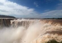 LA CRECIDA DEL RÍO IGUAZÚ OBLIGÓ A CERRAR LA GARGANTA DEL DIABLO EN CATARATAS