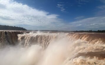 LA CRECIDA DEL RÍO IGUAZÚ OBLIGÓ A CERRAR LA GARGANTA DEL DIABLO EN CATARATAS