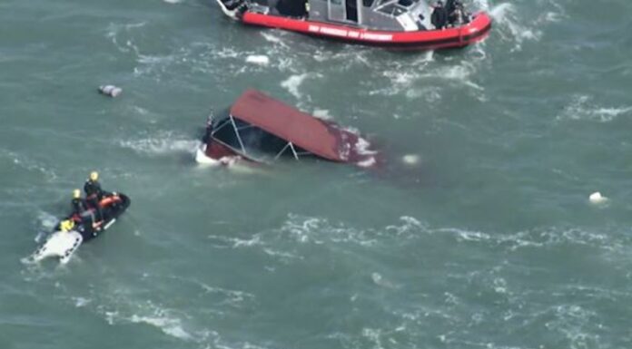 VIDEO – UNA PERSONA MURIÓ Y DOS PERMANECÍAN DESAPARECIDAS TRAS EL HUNDIMIENTO DE UNA EMBARCACIÓN EN SAN FRANCISCO