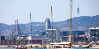 LA PUIG VELA CLÁSICA COMENZÓ EN BARCELONA, AUNQUE EL VIENTO OBLIGÓ A SUSPENDER LA PRIMERA JORNADA