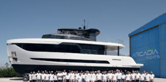 ARCADIA YACHTS LANZA EL SEGUNDO A80