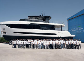ARCADIA YACHTS LANZA EL SEGUNDO A80