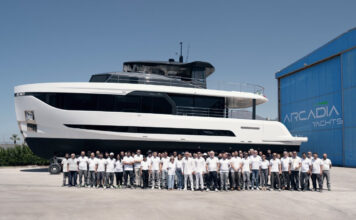 ARCADIA YACHTS LANZA EL SEGUNDO A80