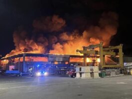 UN GRAN INCENDIO DESTRUYE LA NAVE DE PRODUCCIÓN DE UN ASTILLERO ITALIANO