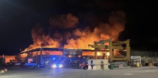 UN GRAN INCENDIO DESTRUYE LA NAVE DE PRODUCCIÓN DE UN ASTILLERO ITALIANO