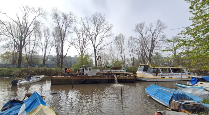 SAN ISIDRO RETIRÓ UNA DRAGA QUE PERMANECÍA ABANDONADA DESDE 2016 EN EL CANAL 33 ORIENTALES