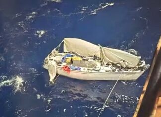 30 DÍAS A LA DERIVA EN EL PACÍFICO: LA INCREÍBLE HISTORIA DE SUPERVIVENCIA DE UN NAVEGANTE SOLITARIO