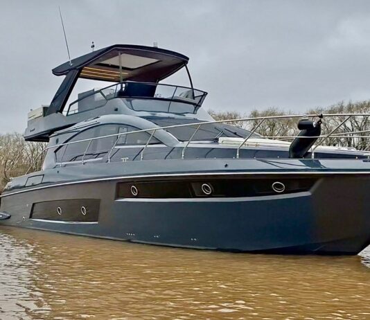 ANTICIPO: NAVEGAMOS EL IMPONENTE KLASE A 64 FLY, UNO DE LOS YATES MÁS EXCLUSIVOS FABRICADOS EN ARGENTINA