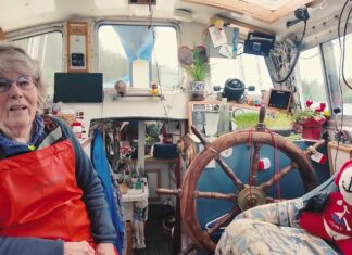 44 AÑOS VIVIENDO EN UN VELERO: LA INCREÍBLE HISTORIA DE NIKKI, LA MUJER QUE ELIGIÓ EL MAR COMO HOGAR