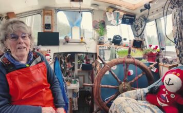 44 AÑOS VIVIENDO EN UN VELERO: LA INCREÍBLE HISTORIA DE NIKKI, LA MUJER QUE ELIGIÓ EL MAR COMO HOGAR