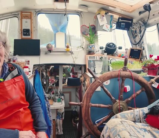 44 AÑOS VIVIENDO EN UN VELERO: LA INCREÍBLE HISTORIA DE NIKKI, LA MUJER QUE ELIGIÓ EL MAR COMO HOGAR
