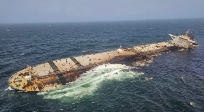 DESPLIEGAN UNA OPERACIÓN INTERNACIONAL PARA RESCATAR AL PETROLERO CAROLINE BEZENGI