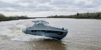HOY EN ESLORAS – PREVEZA 35 GRAND PRIX: DISEÑO, CONFORT Y 500 HP FUERA DE BORDA PARA DISFRUTAR DE LA NAVEGACIÓN
