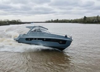 HOY EN ESLORAS – PREVEZA 35 GRAND PRIX: DISEÑO, CONFORT Y 500 HP FUERA DE BORDA PARA DISFRUTAR DE LA NAVEGACIÓN