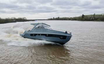HOY EN ESLORAS – PREVEZA 35 GRAND PRIX: DISEÑO, CONFORT Y 500 HP FUERA DE BORDA PARA DISFRUTAR DE LA NAVEGACIÓN