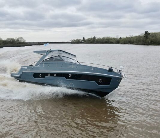 HOY EN ESLORAS – PREVEZA 35 GRAND PRIX: DISEÑO, CONFORT Y 500 HP FUERA DE BORDA PARA DISFRUTAR DE LA NAVEGACIÓN