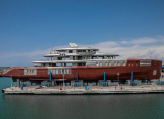 MEGA CONSTRUCCIONES – UN BENETTI DE 80 METROS ENTRA EN LA FASE DE EQUIPAMIENTO