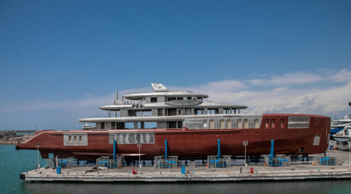 MEGA CONSTRUCCIONES – UN BENETTI DE 80 METROS ENTRA EN LA FASE DE EQUIPAMIENTO
