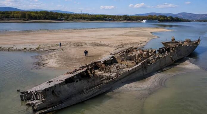 LA BAJANTE HISTÓRICA DEL DANUBIO DEJA AL DESCUBIERTO UNA FLOTA DE LA SEGUNDA GUERRA MUNDIAL