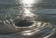 VIDEO – IMPACTANTE REMOLINO EN EL RÍO PARANÁ SORPRENDIÓ A UN GRUPO DE PESCADORES FRENTE A VILLA CONSTITUCIÓN