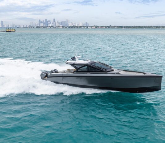 WALLYPOWER560X: POTENCIA Y DISEÑO WALLY EN SU ESTRENO EN GÉNOVA