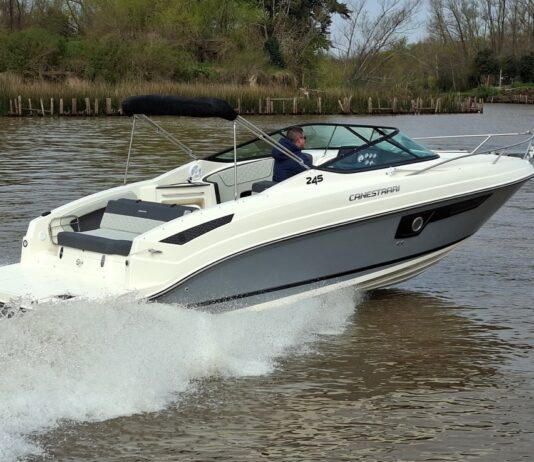 CANESTRARI 245 EXPRESS CRUISER 2026: UNA SPORT CRUISER ARGENTINA QUE ALCANZA LOS 42 NUDOS