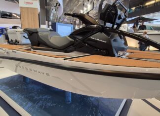 YAMAHA PRESENTÓ EN GÉNOVA LA CROSSWAVE, UNA NUEVA MOTO DE AGUA QUE COMBINA AVENTURA, CONFORT Y VERSATILIDAD