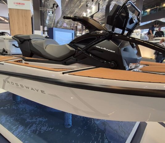 YAMAHA PRESENTÓ EN GÉNOVA LA CROSSWAVE, UNA NUEVA MOTO DE AGUA QUE COMBINA AVENTURA, CONFORT Y VERSATILIDAD