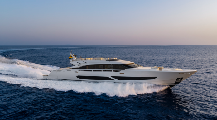 AB YACHTS PRESENTA EL TERCER AB 130: 41 NUDOS DE PRESTACIONES Y UN PROYECTO TOTALMENTE PERSONALIZADO