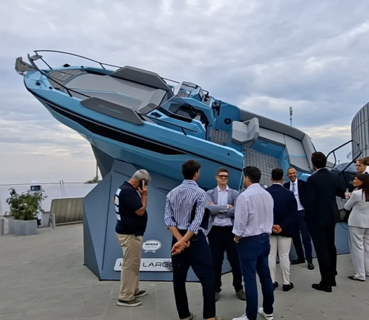 GÉNOVA – LA KEY LARGO 25 DE SESSA MARINE GANÓ EL PREMIO A LA INNOVACIÓN Y LLEVA EL SELLO DE DOS ARGENTINOS