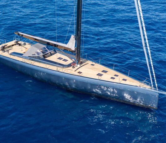 ICE 80 BLUE WATER SPORT: UN GRAN VELERO DE 24 METROS QUE COMBINA PRESTACIONES Y LUJO