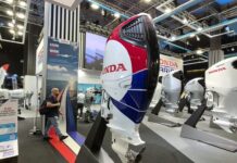 HONDA MARINE EXHIBIÓ EN GÉNOVA UN BF350 V8 CON UNA LLAMATIVA DECORACIÓN INSPIRADA EN EL MUNDO DE LAS CARRERAS