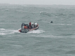 VIDEO – MAR DEL PLATA: PREFECTURA RESCATÓ A UN JOVEN KITESURFISTA QUE NO PODÍA REGRESAR A LA COSTA