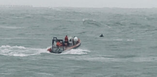 VIDEO – MAR DEL PLATA: PREFECTURA RESCATÓ A UN JOVEN KITESURFISTA QUE NO PODÍA REGRESAR A LA COSTA