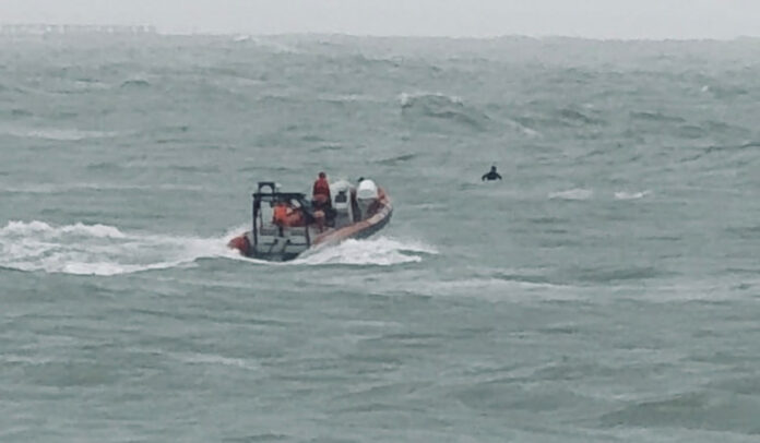 Rescate de Kitesurfista en Mar del Plata por la Prefectura Naval Argentina