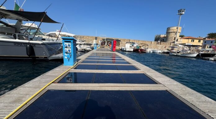 GIGLIO INAUGURA UNA PLATAFORMA MARINA QUE GENERA ENERGÍA CON LAS OLAS Y EL SOL